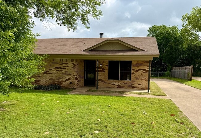Building Photo - 2BD/2BA duplex in Hewitt!