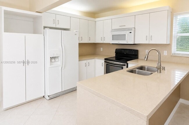 Building Photo - 464 NE 210th Cir Terrace Unit 201-10A