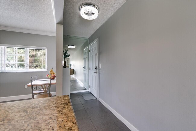 Photo - 4020 Crystal Lake Dr Unidad 209