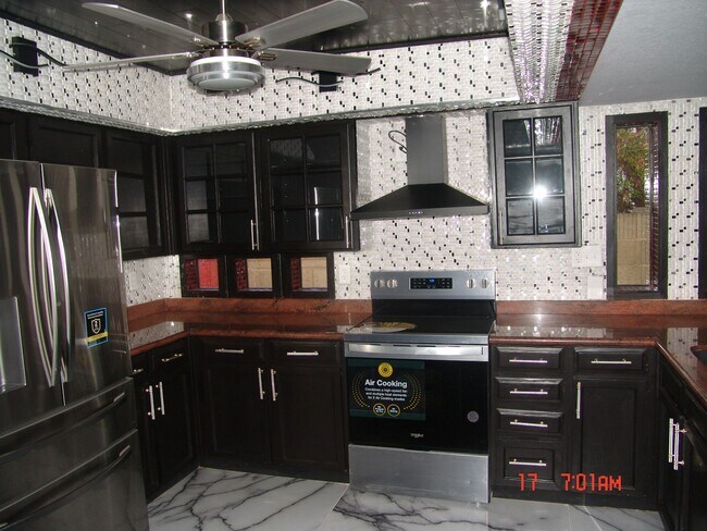 Building Photo - 931 E Morningstar Ln