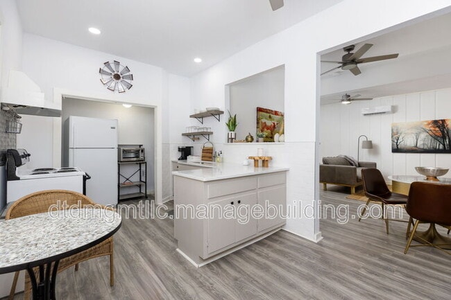 Photo - 110 E Craig Pl Unidad 3