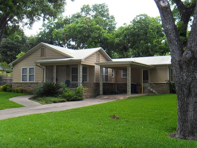 Photo - 5409 Woodview Ave