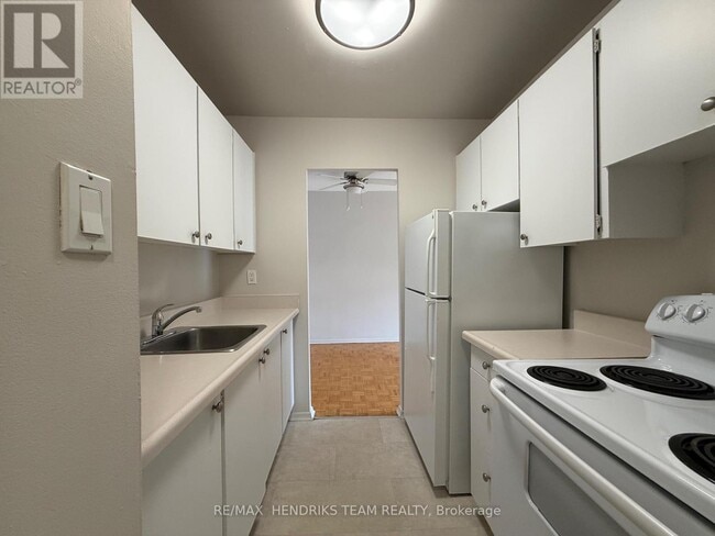 Photo - 49 Leaside Dr Unit 403