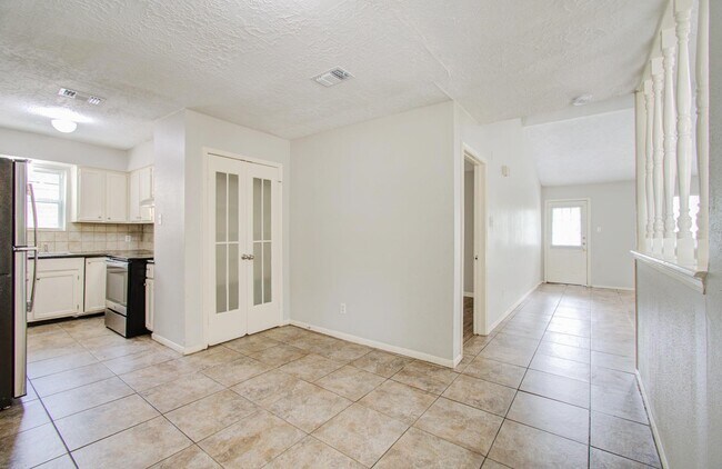 Photo - 2046 Lexington Woods Dr