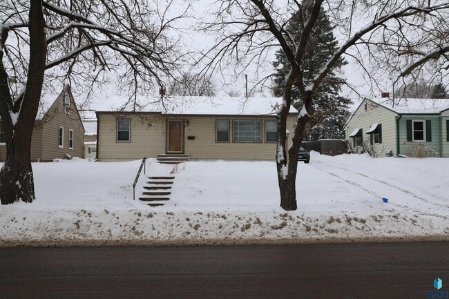Building Photo - 1905 S Western Ave
