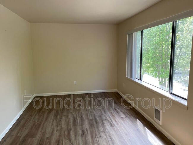 Photo - 400 10th Ave