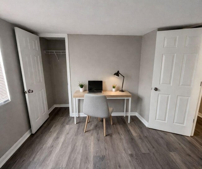 Photo - 54 Tower Manor Cir W