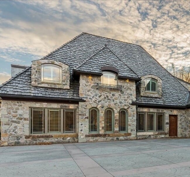 Building Photo - 4900 Marilyn Dr