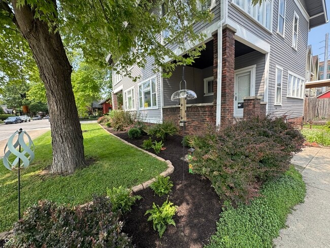 Photo - 809 Broadway St