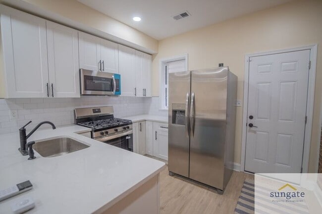3205 Esther Pl