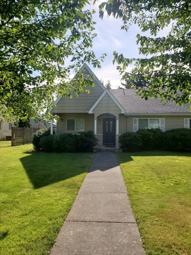 Lovely Townhome in North Gilham! - Lovely Townhome in North Gilham!