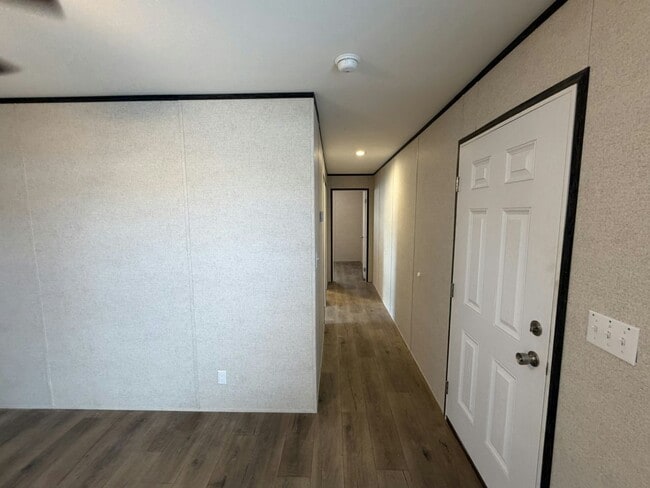 Photo - 131 Lakeside Garden Cir
