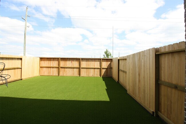 Photo - 6527 Scarlet Pond Ln