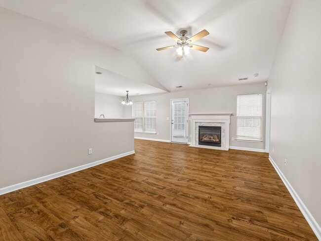 129 Bathurst Ln