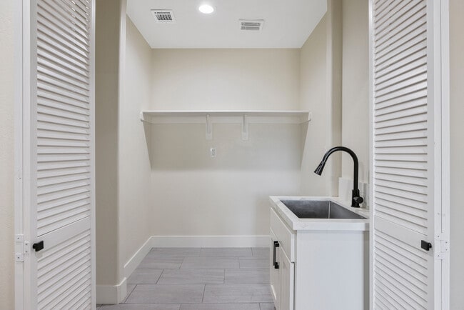 Photo - 616 W Vassar Ave