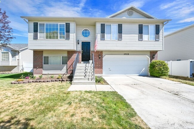 Building Photo - Beautifully Updated 4-Bedroom Home in Syra...