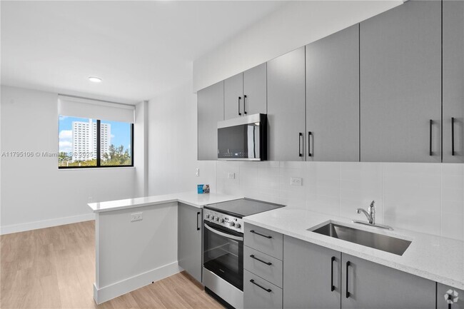 Building Photo - 1559 NW 15th Street Rd Unit 303 Rental