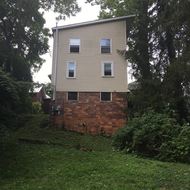 Photo - 88 W State St