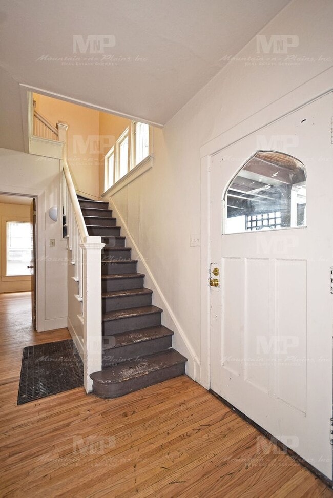 Photo - 322 W Laurel St