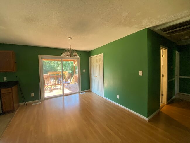 121 W Chestnut Ave