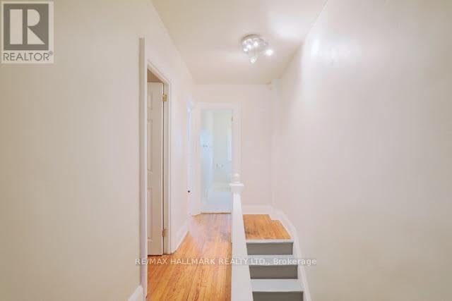 Photo - 1481 Queen St E Unit Upper