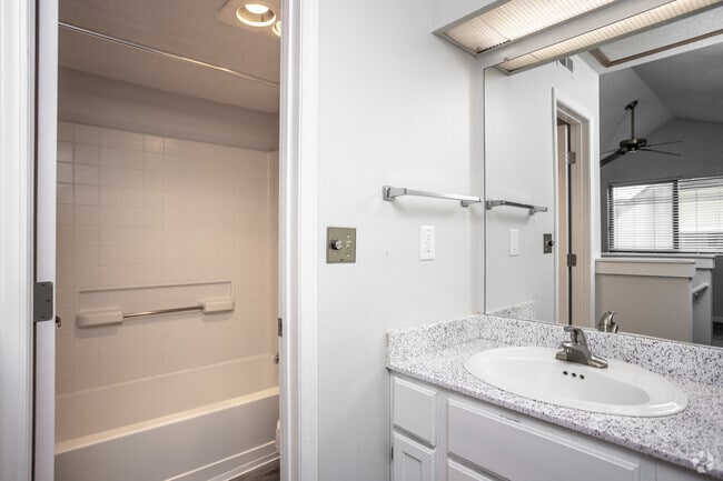2BR, 2BA - Penthouse