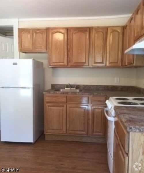 Building Photo - 144 Lakeside Dr W Rental