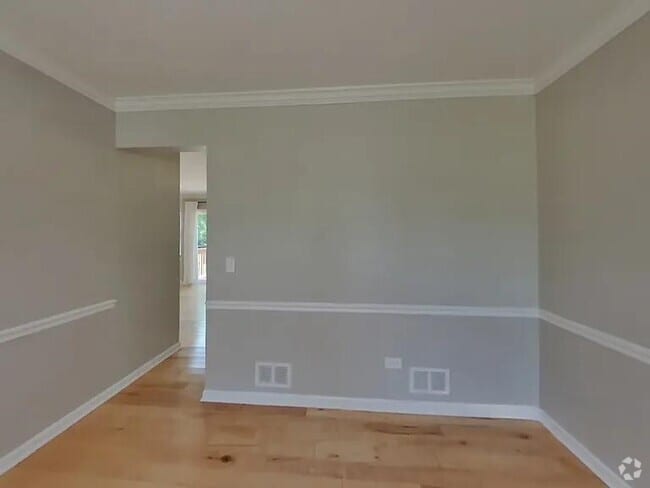 Building Photo - 1913 Gatewood Dr Rental