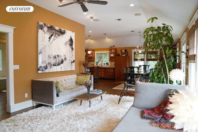 Photo - 565 Montauk Hwy