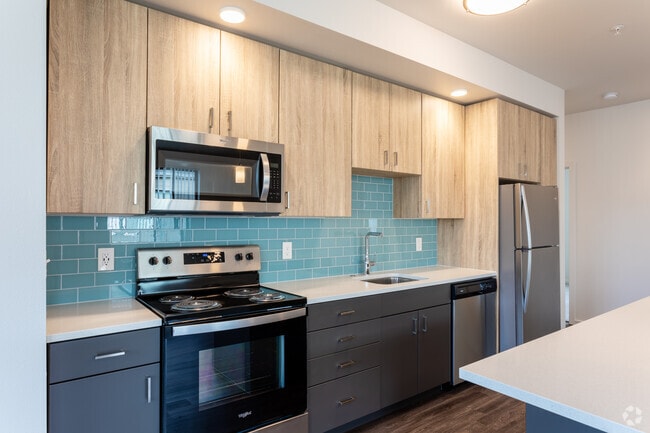 2BR, 1BA - 988 SF