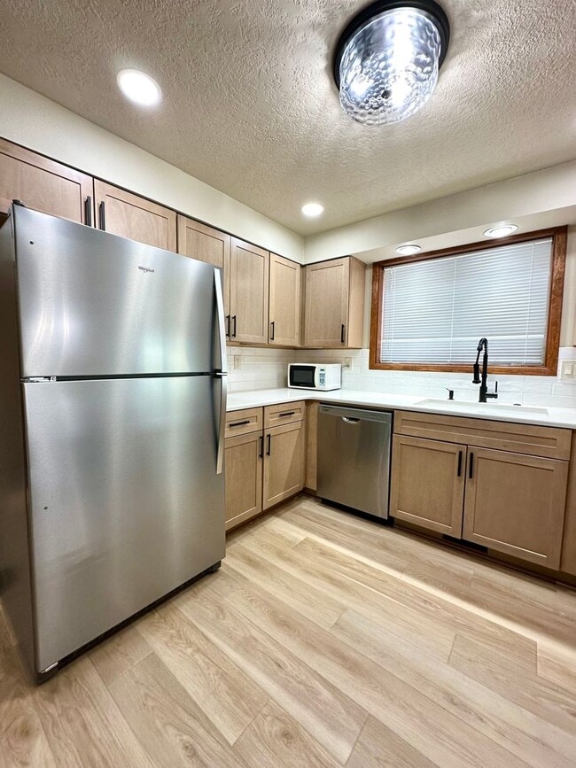 Photo - Remodeled 3 Bed Home in Deschutes River Woods with A/C & Large Fenced Yard