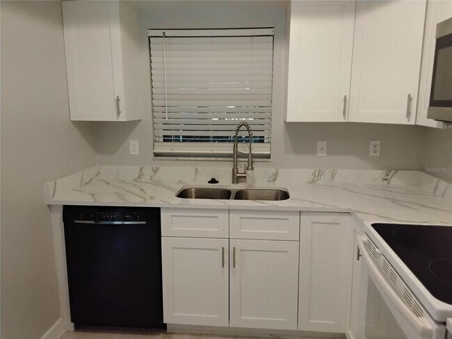 Photo - 1100 E Bay Dr Unidad 82