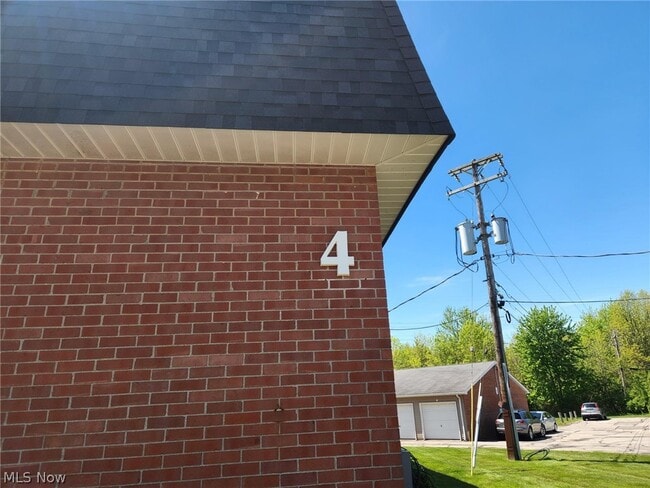 Photo - 216 Moore Rd