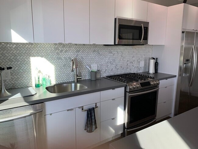 Photo - 408 E 8th St