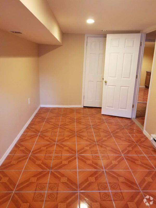 Building Photo - 574 E 83rd St Rental