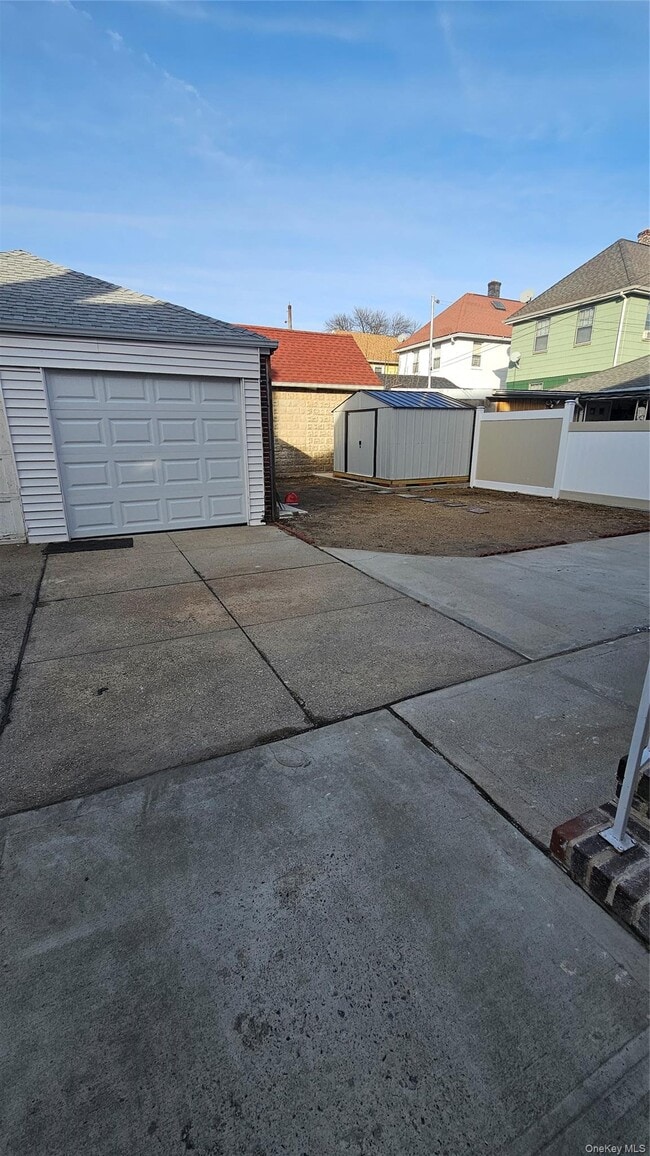 Photo - 159-09 Laburnum Ave