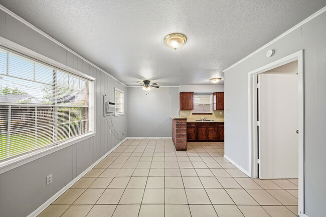 Photo - 6116 Octavia St