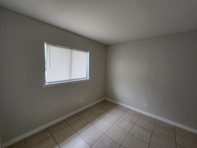 Photo - 5013-5015 Locke Ln Unit 5013 Locke Ln