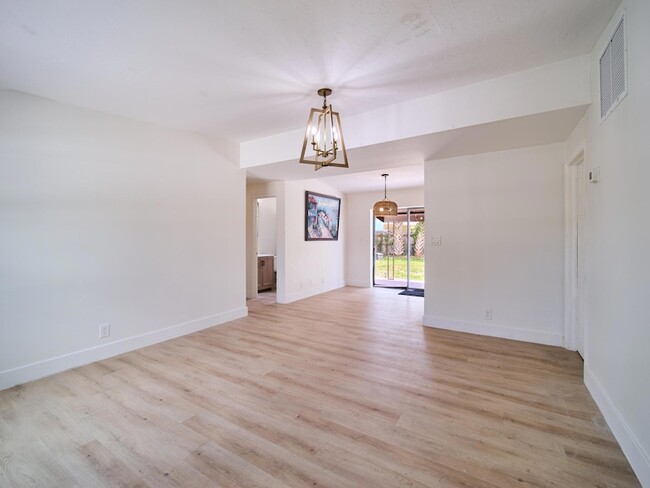 Photo - 3686 Gull Rd