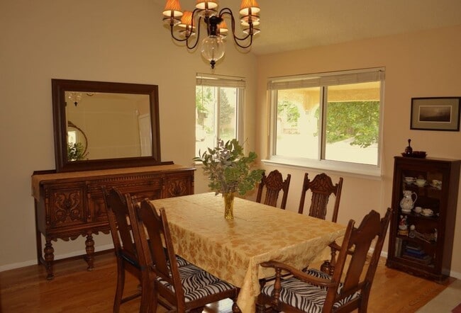 Photo - Elegant 4 BD/2.5 BA Home