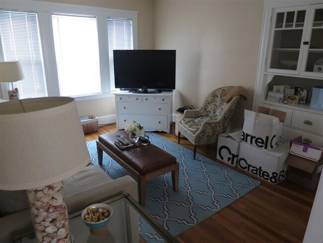 Building Photo - 12 Silvey Pl Unit 3