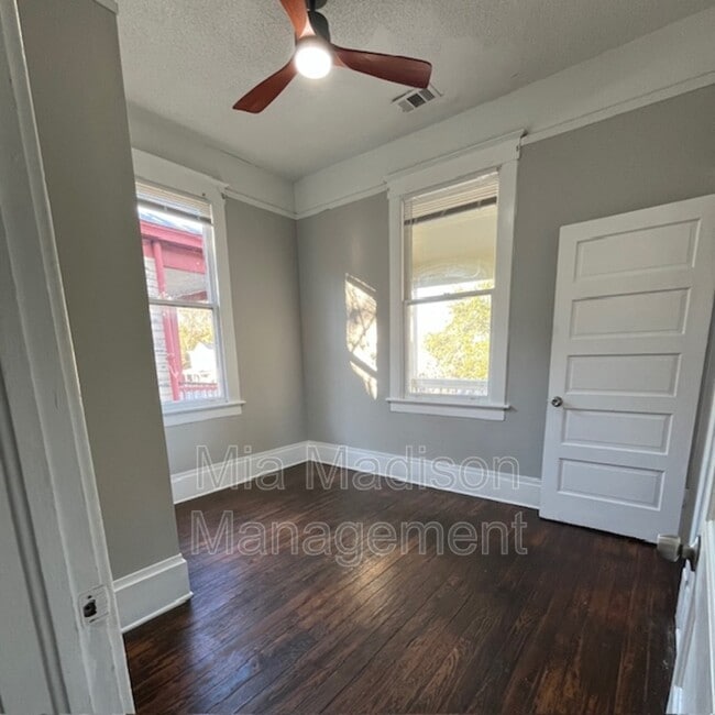 Photo - 1203 1/2 E Henry St