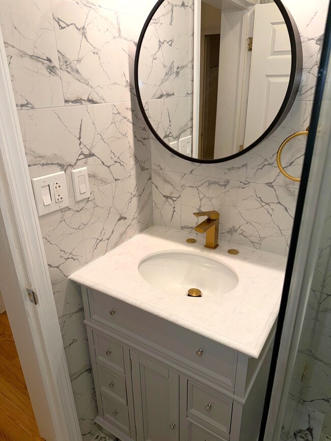 Photo - 446A Hancock St Unidad #3