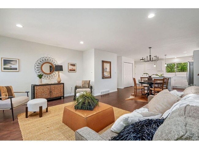 Photo - 5434 Fossil Ct N