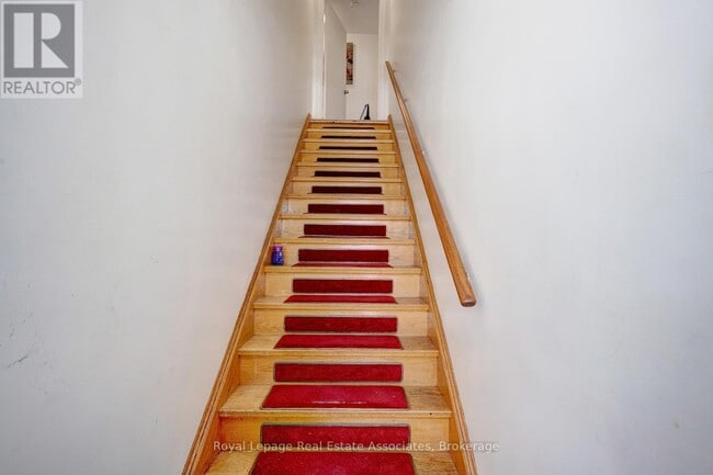 Photo - 69 Oldham Rd Unit 3-Br Upper