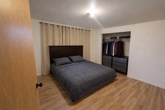 Photo - 651 NE Ellis Way