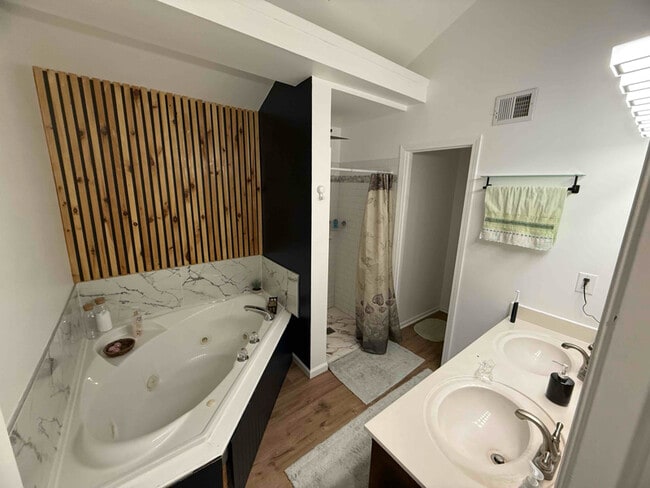 Photo - 1549 W Dartmouth St