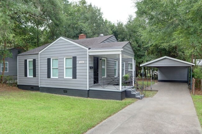 Photo - Large 3BR/2BA East Savannah House For Rent