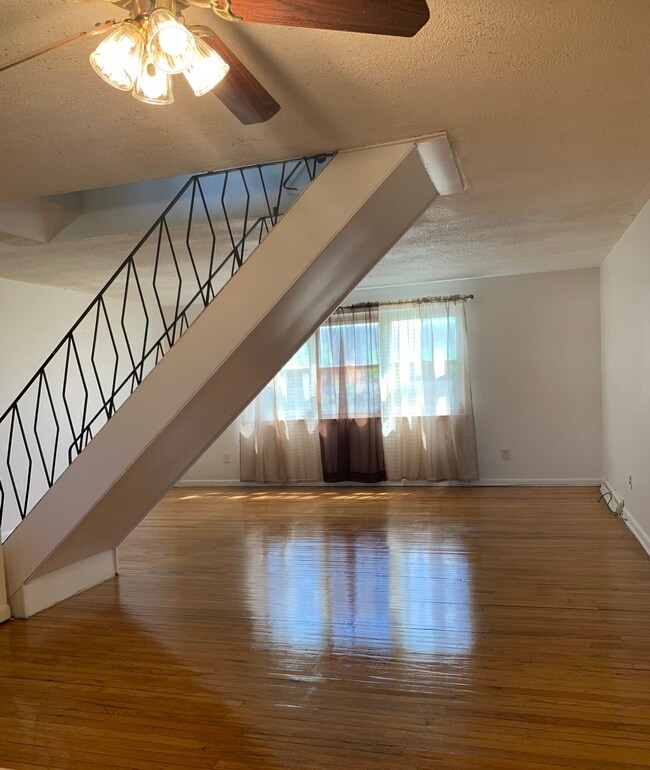 Photo - 62 Oakmont Dr