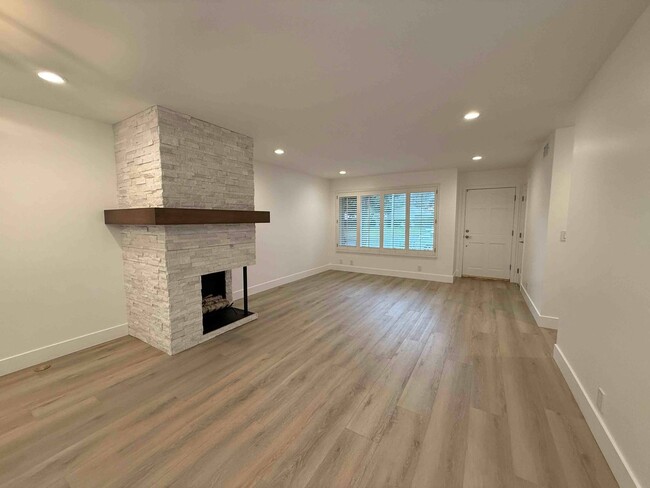 Gorgeous Remodeled 3 Bed in Campus Commons - Gorgeous Remodeled 3 Bed in Campus Commons Casa